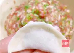 Illustration of how to make celery and pork dumplings 6