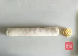 Illustration of how to make golden cartoon steamed buns 5