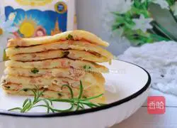 Illustration of how to make ham sausage, egg and scallion pancake 15