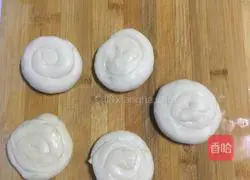 Illustration of how to make hand-torn biscuits 19