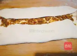 Illustration of how to make fragrant meat pie 10