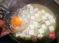 Illustration of how to make scallion-flavored shrimp skin and tofu soup 8