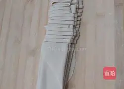 Hand Illustration of how to roll dough 5