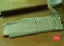 Illustration of how to make hand-made noodles 9