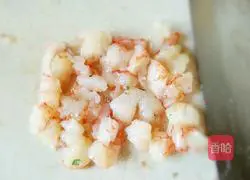 Illustration of how to make chrysanthemum and shrimp dumplings 4