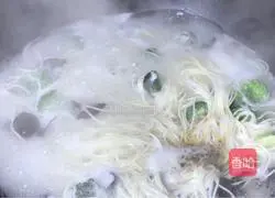 Illustration of how to make fungus noodle soup 6