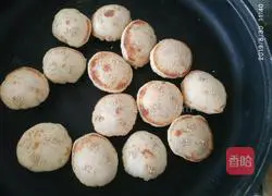 Illustration of how to make banana and sesame pancakes 9