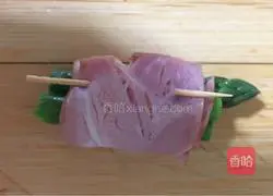 Illustration of how to make bacon and asparagus rolls 7