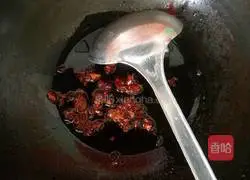 Illustration of how to make shredded pork noodles with mustard greens and red oil 4