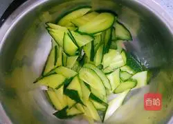 Illustration of how to make cucumber and yuba 9