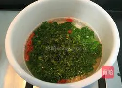 Illustration of how to make wolfberry, shepherd's purse and egg soup 10