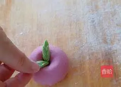 Illustration of how to make apple bean paste buns 7