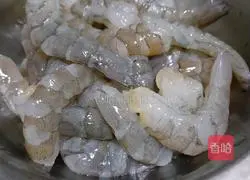 Illustration of how to make fried shrimps with carrots 1