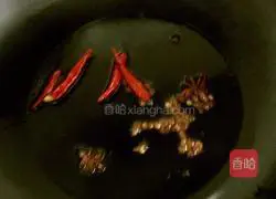 Illustration of how to make steamed braised noodles 4