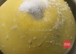 Illustration of making homemade honey grapefruit tea 2