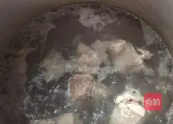 Illustration of how to make pork ribs and kelp soup 4