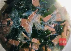 Illustration of how to make duck blood vermicelli and seaweed soup 7