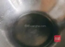 Illustration of making garlic sprouts and sour noodles 2