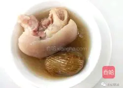 Pregnancy soup recipe: Malt, candied dates and pig's trotters soup is sweet and digestible.Illustration 6