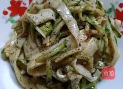 Illustration of making homemade cold skin (without washing face) 7