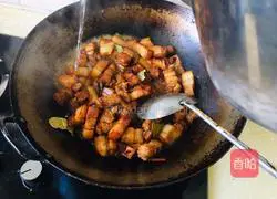 Illustration of how to make braised pork and tofu in a casserole 8