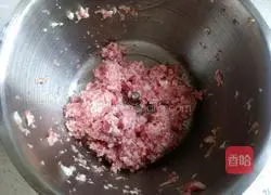 Illustration of how to make fresh meat dumplings 2