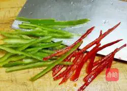 Illustration of how to make vinegar-coated potato shreds 3