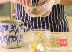 Illustration of how to make water chestnut ribs and New Zealand fish maw soup 6