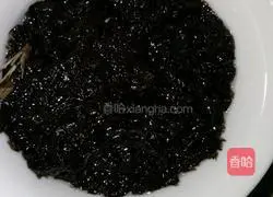 Illustration of how to make seaweed and tofu soup 1