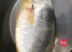 Illustration of how to make spleen and stomach fish soup 1