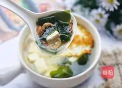 Illustration of how to make wakame, egg and tofu soup 12