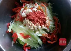 Illustration of how to make cold lettuce 9