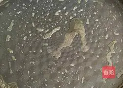 Illustration of how to make corn, carrot, shrimp, egg, ham pancakes 1