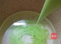Pictures of how to make pea noodles 9
