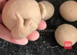 Like the illustration of how to make piggy steamed buns 10