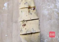 Corn flour and red date steamed buns Practice illustration 8