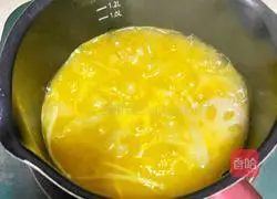 Illustration of making shrimp and enoki mushroom sour soup 4