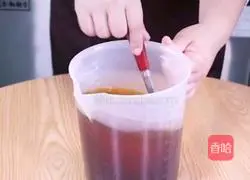 Milk tea shop preparation skills | Illustration of how to make black tea soup 4