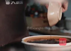 Illustration of how to make hot and sour beef soup 9