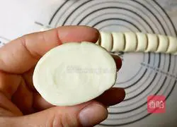 Illustration of how to make milk-flavored steamed buns 12