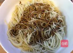 Illustration of how to make scallion oil noodles 10