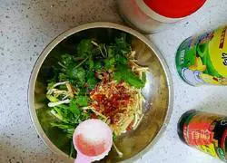 Illustration of how to make Enshi cold folded ear root 4