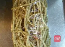 Illustration of how to make Enshi cold folded ear root 1