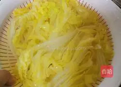 Illustration of how to make cold vermicelli and baby vegetables 15