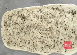 Illustration of how to make salt and pepper black sesame flower rolls 6