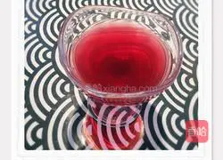 Illustration of how to make chilled plum juice 4