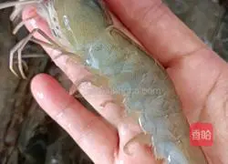 Illustration of how to make salt and pepper prawns 2