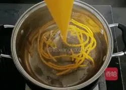 Illustration of how to make pumpkin noodles (baby food supplement) 8