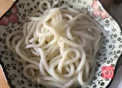 Illustration of Laoganma's fried udon noodles 6