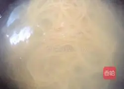 Illustration of how to make creamy mushroom seafood pasta 7